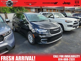 Used 2024 Chrysler Pacifica Touring-L image 1
