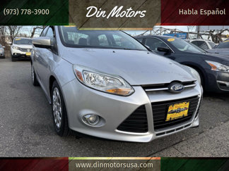Used 2012 Ford Focus SE w/ SE Winter Pkg image 1