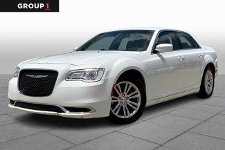 Used 2017 Chrysler 300 Limited image 1