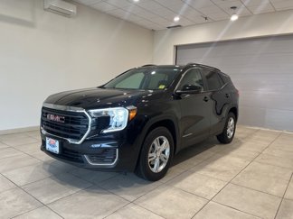 Used 2024 GMC Terrain SLE w/ Driver Convenience Package image 1