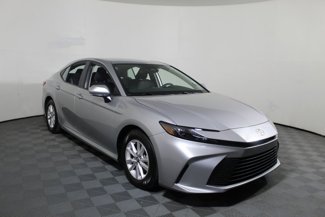 Used 2025 Toyota Camry LE image 1