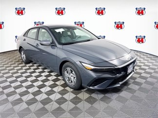 New 2025 Hyundai Elantra SE image 1
