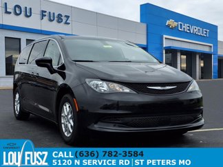 Used 2022 Chrysler Voyager LX image 1