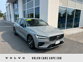 Used 2025 Volvo S60 B5 Core image 1
