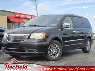 Used 2015 Chrysler Town & Country Touring-L w/ Driver Convenience Group image 1