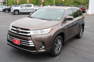 Certified 2019 Toyota Highlander XLE image 1
