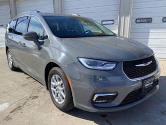 Used 2022 Chrysler Pacifica Touring-L image 1