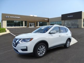 Used 2017 Nissan Rogue SV image 1