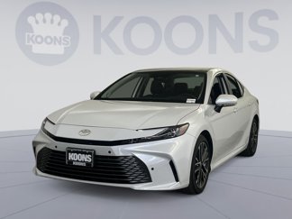 Used 2025 Toyota Camry XLE image 1