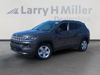 Used 2022 Jeep Compass Latitude image 1