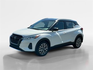 Used 2022 Nissan Kicks SV image 1