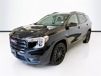 Used 2024 GMC Terrain SLE w/ Driver Convenience Package image 1