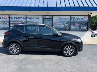 Used 2021 Nissan Kicks SV image 1