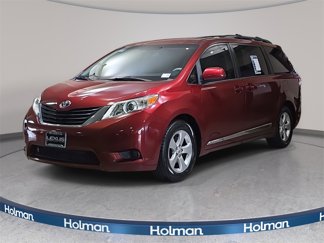 Used 2013 Toyota Sienna LE image 1
