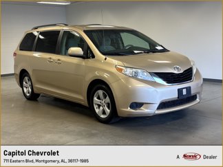 Used 2011 Toyota Sienna LE image 1