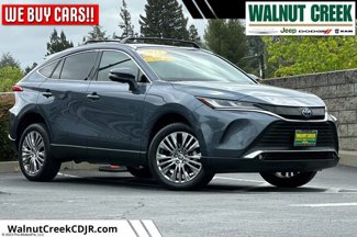 Used 2023 Toyota Venza XLE image 1