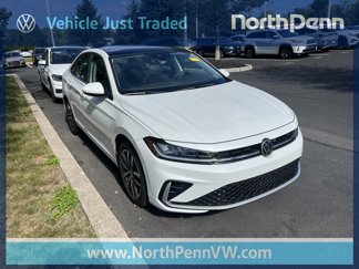 Certified 2025 Volkswagen Jetta SE image 1
