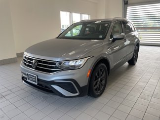 Certified 2022 Volkswagen Tiguan SE w/ Panoramic Sunroof Package image 1