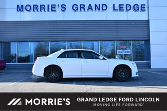 Used 2023 Chrysler 300 Touring L image 1
