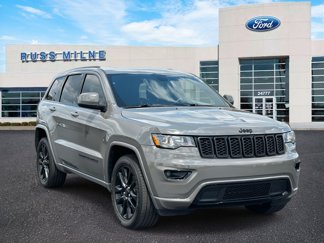 Used 2019 Jeep Grand Cherokee Altitude image 1