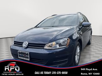Used 2017 Volkswagen Golf S image 1