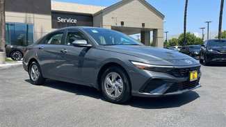 Certified 2025 Hyundai Elantra SE image 1
