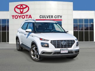 Used 2023 Hyundai Venue SEL image 1