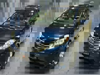 Used 2011 Toyota Sienna XLE image 1