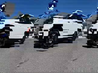 Used 2023 Jeep Grand Cherokee L Laredo image 1
