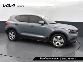 Used 2021 Volvo XC40 T5 Momentum image 1