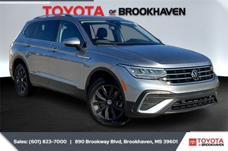 Used 2022 Volkswagen Tiguan SE image 1