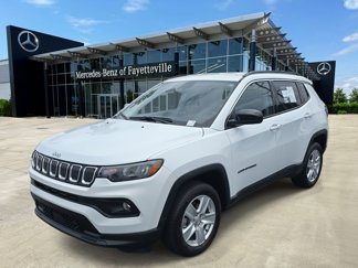 Used 2022 Jeep Compass Latitude image 1
