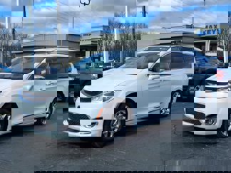 Used 2018 Chrysler Pacifica Limited image 1