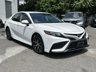 Used 2021 Toyota Camry SE image 1