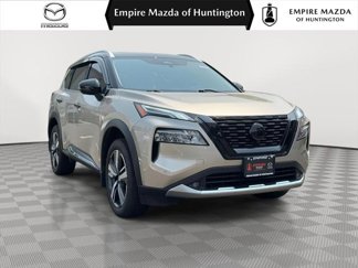 Used 2021 Nissan Rogue Platinum image 1