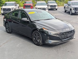 Used 2023 Hyundai Elantra SEL image 1