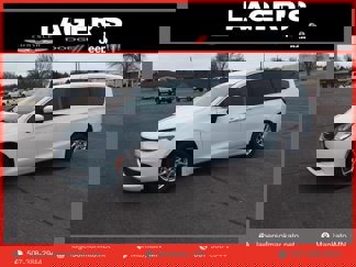 Used 2023 Chrysler Voyager LX image 1