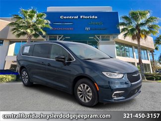 New 2025 Chrysler Pacifica Select image 1
