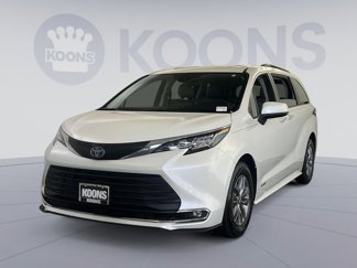 Used 2021 Toyota Sienna XLE w/ XLE Plus Package image 1