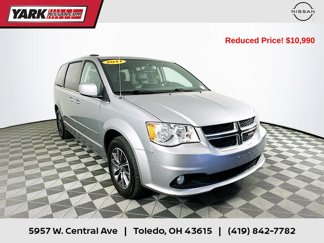 Used 2017 Dodge Grand Caravan SXT image 1