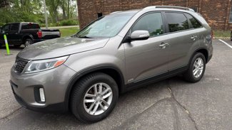 Used 2015 Kia Sorento LX image 1