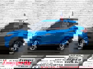 Used 2021 Nissan Kicks S image 1