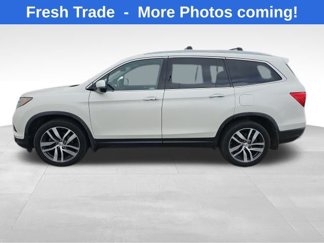 Used 2017 Honda Pilot Touring image 1