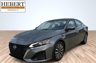 Used 2023 Nissan Altima 2.5 SV image 1