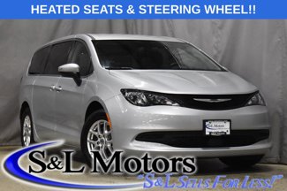 Used 2022 Chrysler Voyager LX image 1