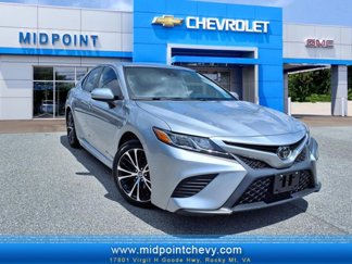Used 2020 Toyota Camry SE image 1