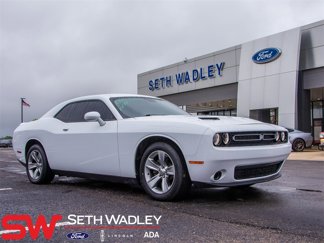 Used 2018 Dodge Challenger SXT image 1