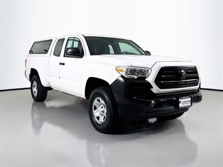 Used 2018 Toyota Tacoma SR image 1