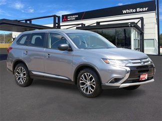 Used 2017 Mitsubishi Outlander ES image 1