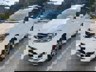 Used 2018 Chrysler Pacifica Touring Plus image 1